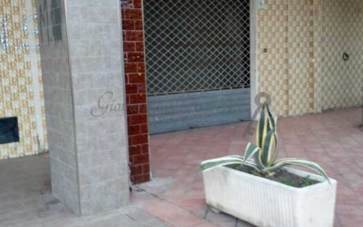 Affitto bottega tre luci Piazza Santa Chiara Acireale centro Giovanna Nicolosi Agenzia Immobiliare