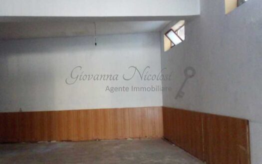 Affitto ampio deposito Acireale centro Giovanna Nicolosi Agenzia Immobiliare