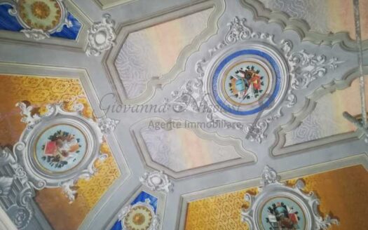 Vendita casa indipendente immobile d'epoca con volte affrescate panoramica su Piazza Duomo Acireale centro Giovanna Nicolosi Agenzia Immobiliare